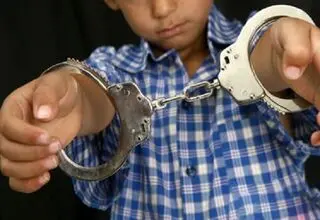 سرقت دو کودک از یک دستگاه بازی +فیلم