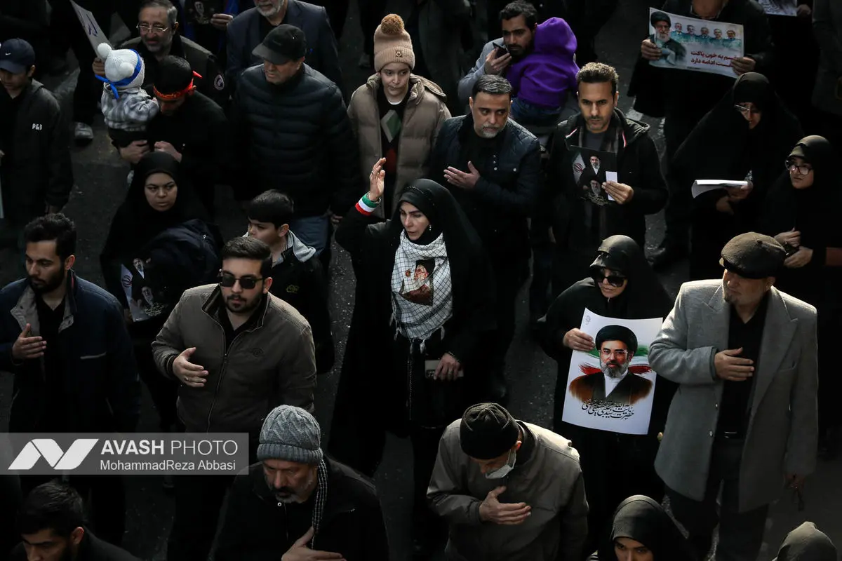 تشییع پیکر ۳۵ شهید جنگ رمضان در تهران