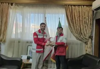 کاپیتان تیم‌ملی فوتبال داوطلب هلال احمر شد