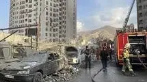 هنرمند خوشنویس: هنرمندان جان‌آگاه، قلم‌ و قلموها را برافرازند