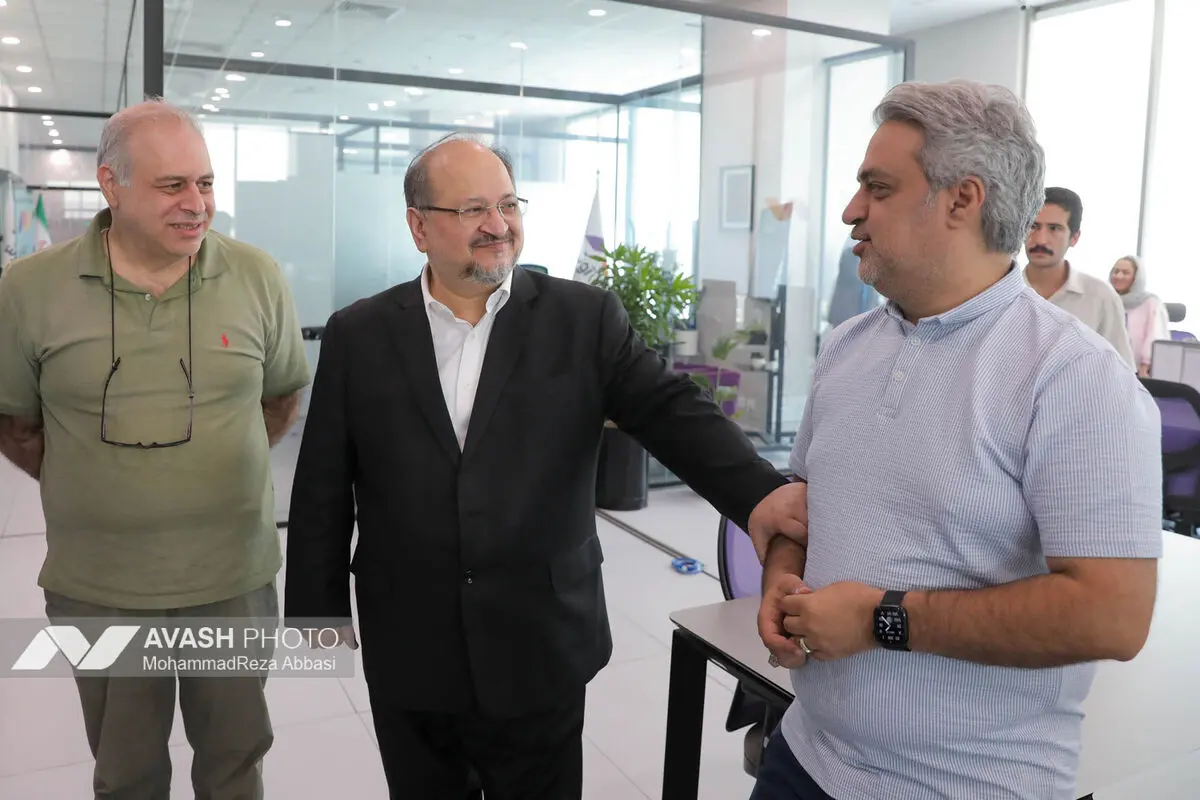 بازدید اسحاق جهانگیری و محمد شریعتمداری از خبرگزاری آوش