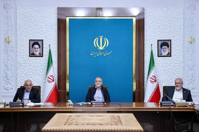 پزشکیان: اجرای پروژه‌های برق نباید معطل بماند