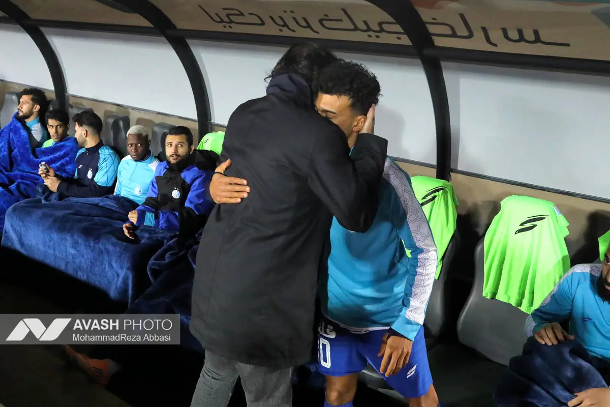 دیدار تیم های فوتبال استقلال تهران و ملوان بندر انزلی