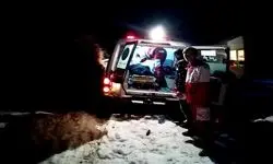 تصاویر زیبای نجات مادر و نوزاد ۱۲ روزه از دل کولاک و برف/ ببینید