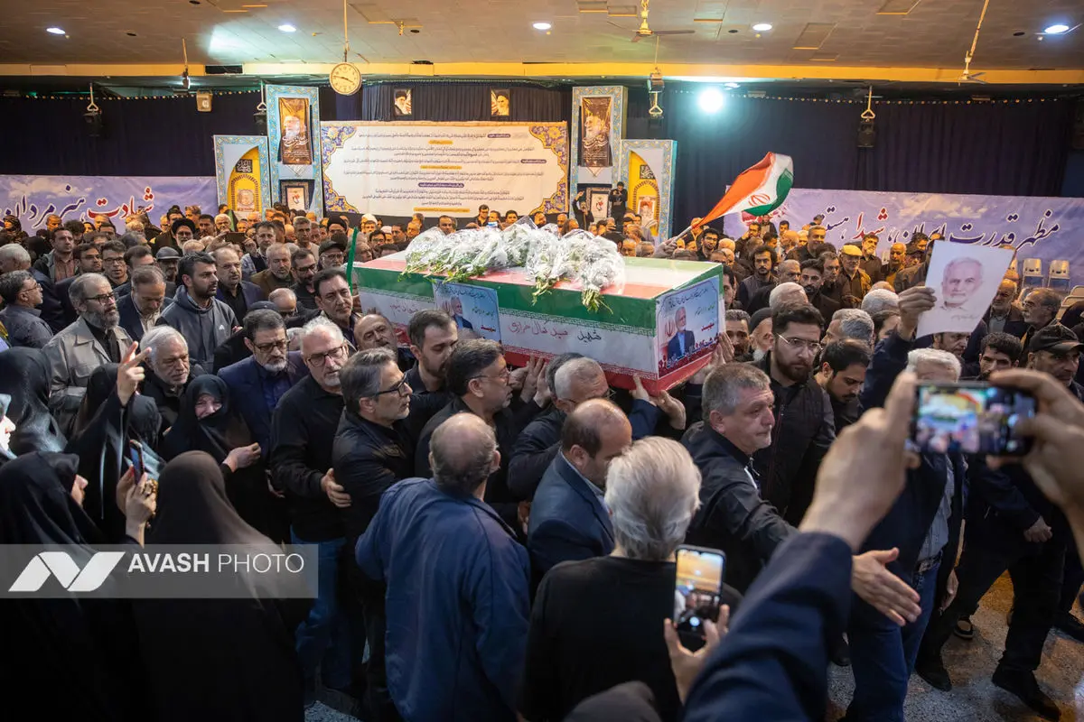 مراسم خاکسپاری پیکر شهید کمال خرازی