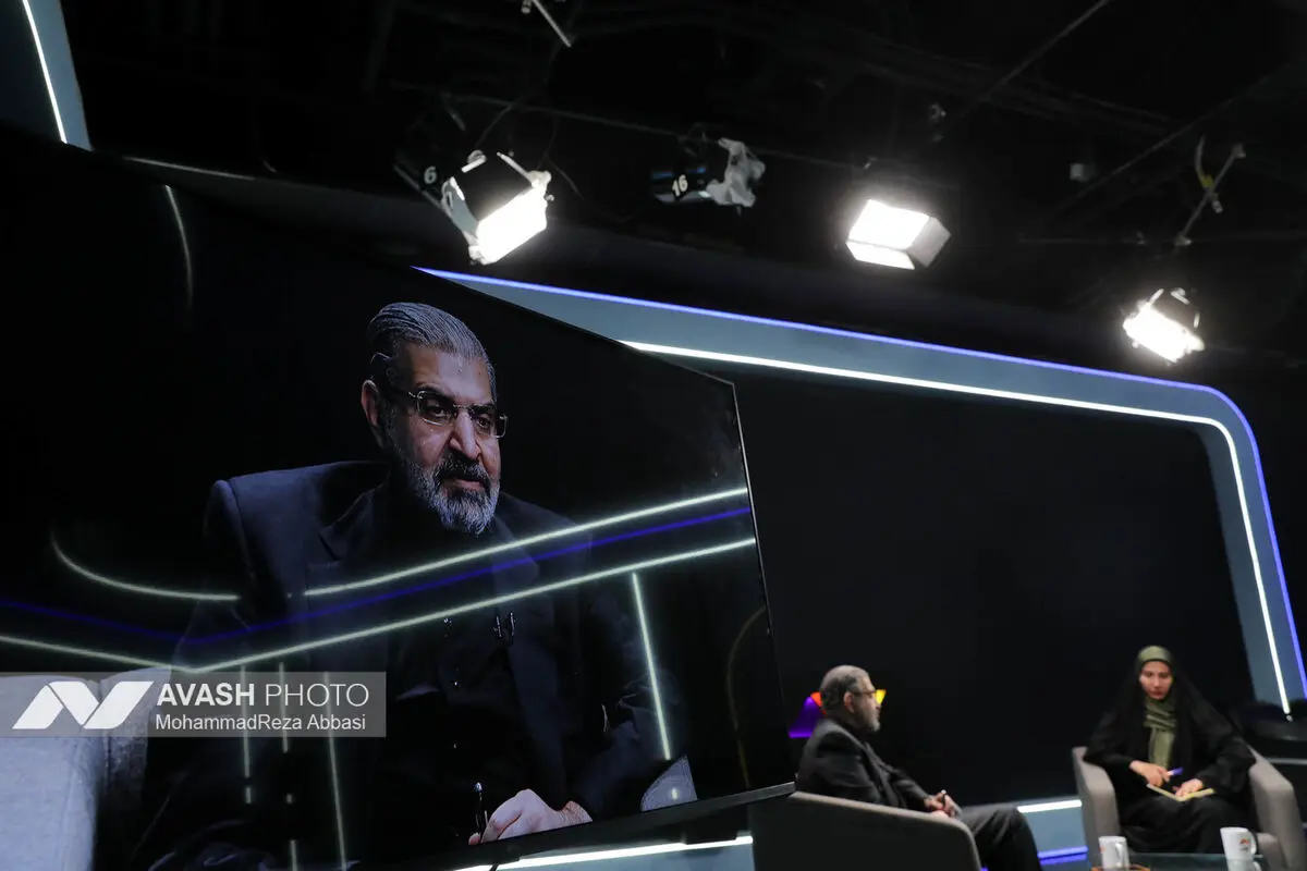 بازدید صادق خرازی از خبرگزاری آوش