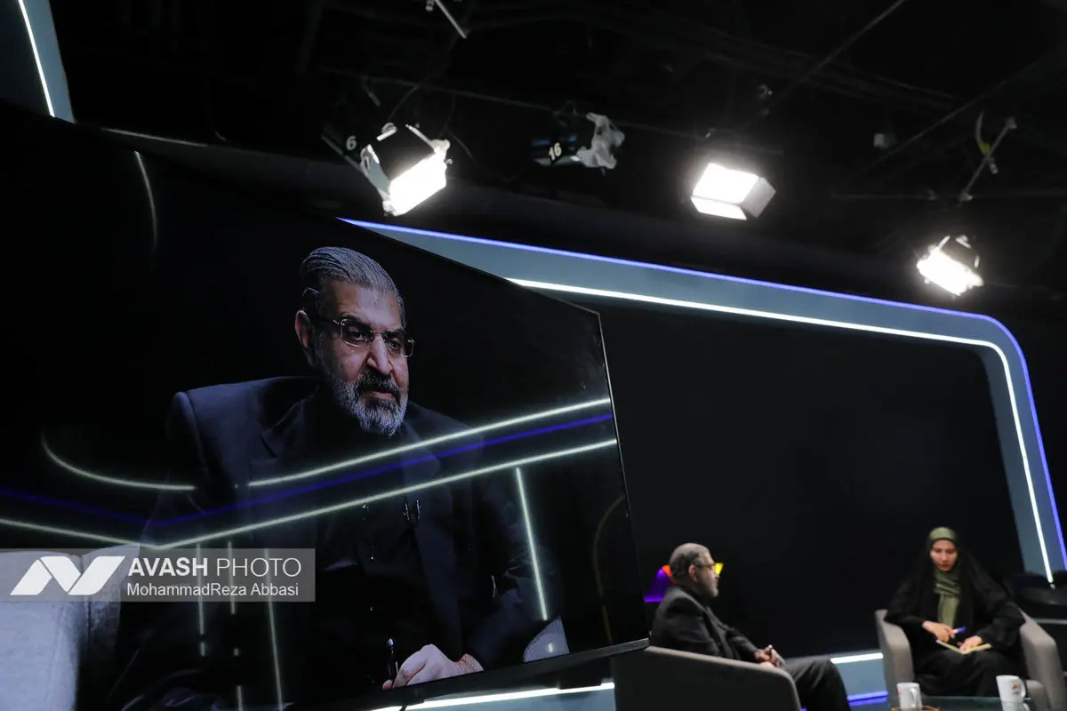 بازدید صادق خرازی از خبرگزاری آوش