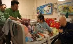 جناب خان  به ملاقات کودکان جنگ زده رفت