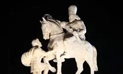 مجسمه جنجالی میدان انقلاب رونمایی شد