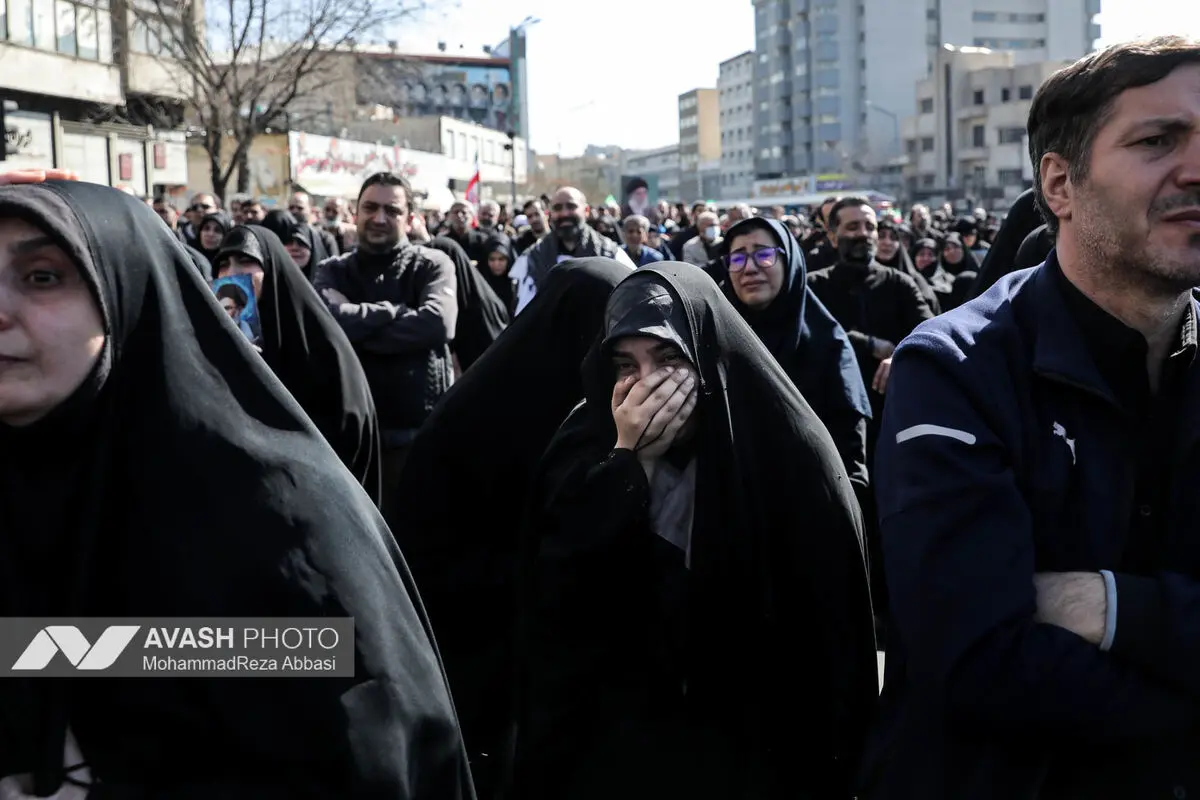 تجمع سوگواران رهبر شهید انقلاب در میدان انقلاب تهران