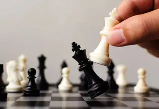 مرز باریک عدم شایسته سالاری و ظلم سیاسی