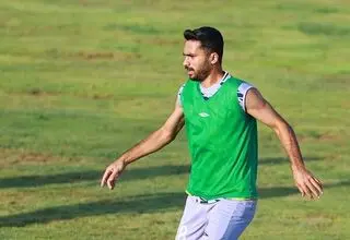 هافبک سپاهان جراحی کرد