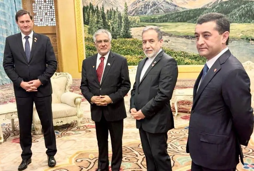 وزیر خارجه پاکستان از دیدارش با عراقچی خبر داد
