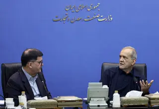 پزشکیان: اجازه نمی‌دهیم عده‌ای با سوءاستفاده از شرایط جنگی، معیشت مردم را هدف قرار دهند