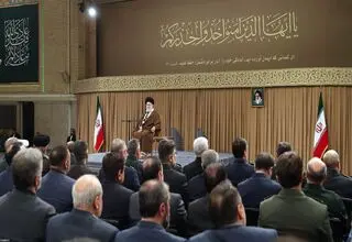 تقدیر رهبری از مواضع رئیس جمهور در راهپیمایی 22 بهمن 