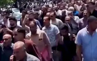 کامیون‌داران مالباخته، حیران در بلوار کشاورز + فیلم