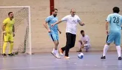 مسعود پزشکیان با پیراهن شماره ۱۴ به زمین رفت