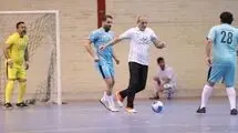 مسعود پزشکیان با پیراهن شماره ۱۴ به زمین رفت
