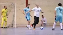 مسعود پزشکیان با پیراهن شماره ۱۴ به زمین رفت