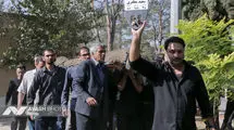 مدیران نیامدند؛ سعید مظفری روی دوش مردم و همکاران تشییع شد