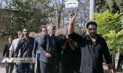 مدیران نیامدند؛ سعید مظفری روی دوش مردم و همکاران تشییع شد