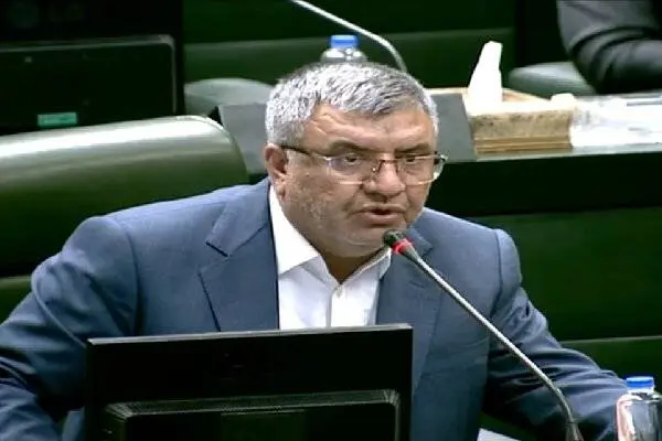 برای استفاده از انرژی طوفان در سیستان و بلوچستان یک توربین آوردند و بعد آن را هم رها کردند/ مردم دچار بیماری‌های ریوی، حلقوی، پوستی و چشمی شدند 