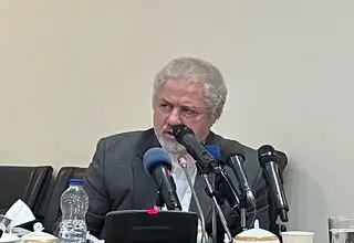 حکیمی: آمریکا و انگلیس مانع تحقق صلح پایدار در جهان هستند