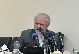حکیمی: آمریکا و انگلیس مانع تحقق صلح پایدار در جهان هستند