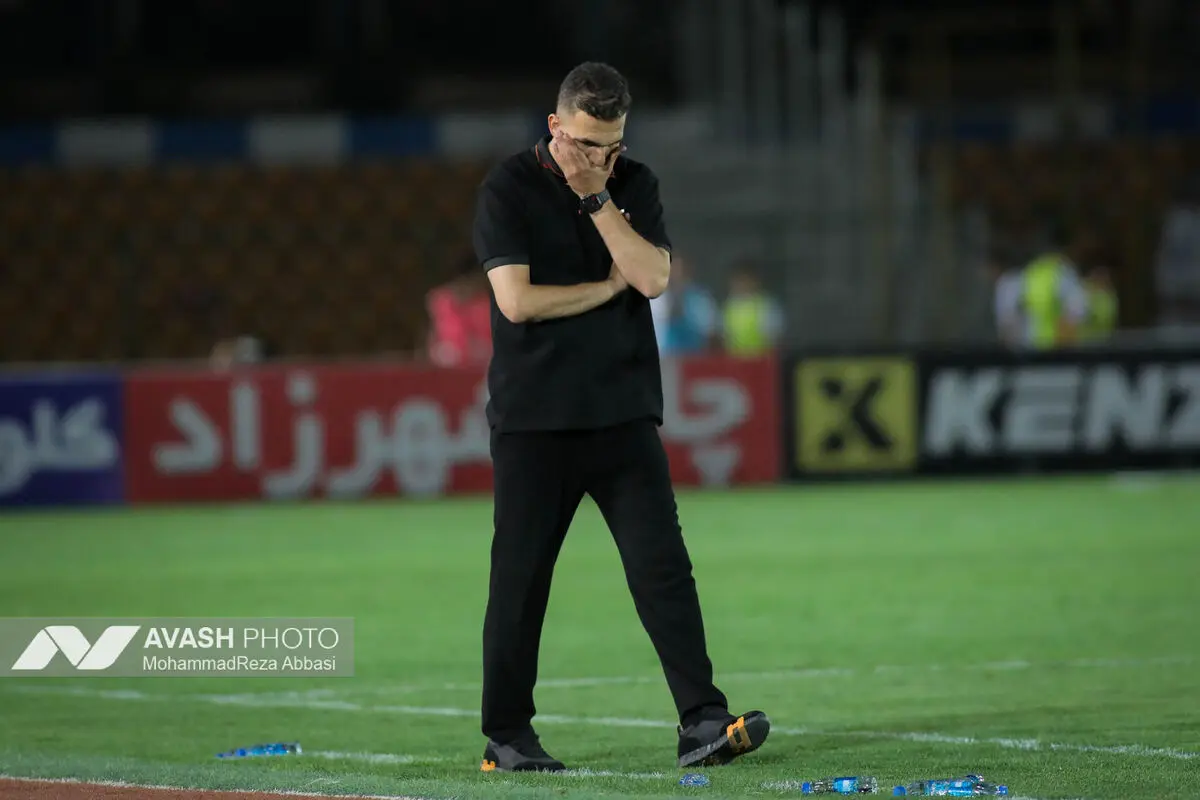 دیدار تیم های فوتبال پرسپولیس تهران و صنعت نفت آبادان