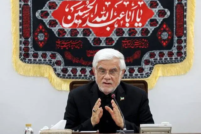 عارف: راهبرد کشور گفتوگو با حفظ آمادگی کامل است
