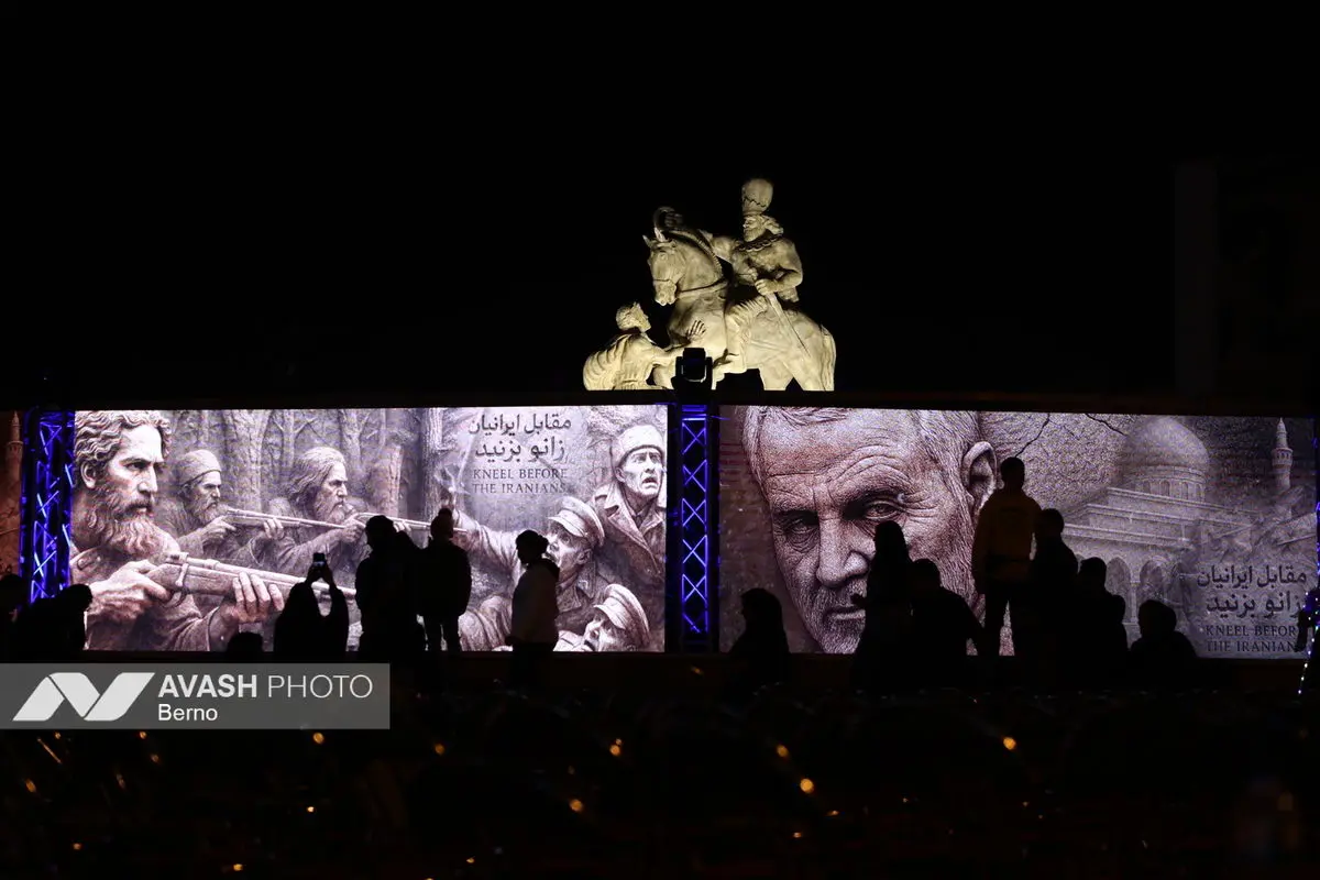 رونمایی از مجسمه «زانو زنندگان برابر ایران»