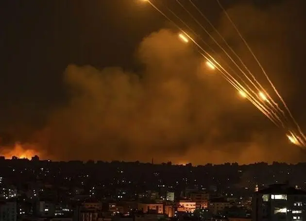 ترامپ: تنگه هرمز را ظرف ۴۸ ساعت باز نکنید، شبکه برق را بمباران میکنم/ قرارگاه خاتم: زیرساخت بزنید، زیرساخت‌های متعلق به امریکا در منطقه را میزنیم + فیلم و عکس