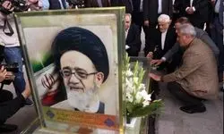    عارف به شهید آل‌هاشم و شهدای جنگ ادای احترام کرد
