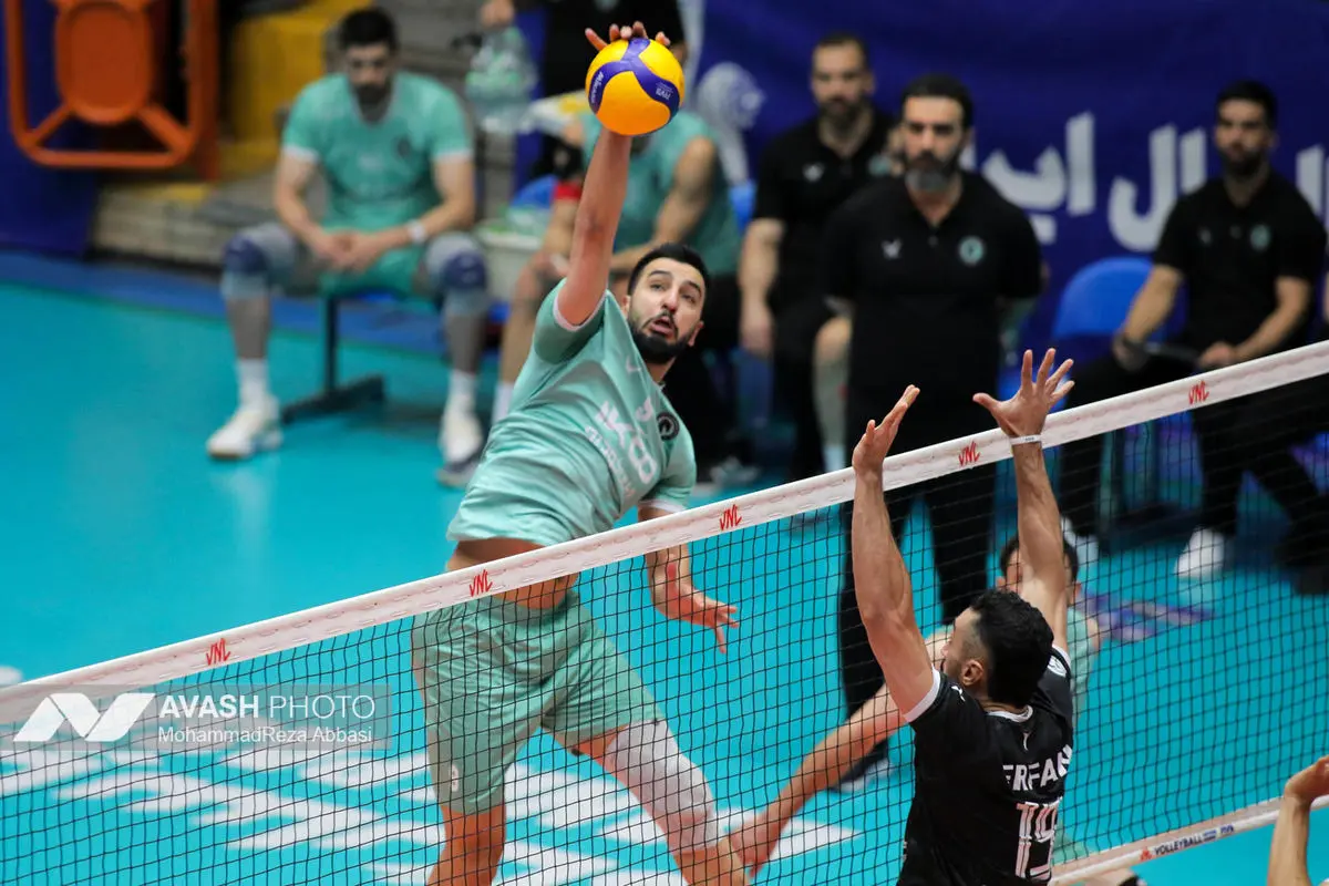 دیدار تیم های والیبال پیکان تهران و رازین پلیمر