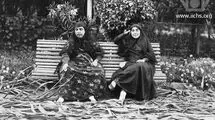  ‌عکس/ دو تن از زنان اندرونی قاجار در حال قلیان کشی