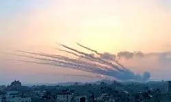 لحظه جدا شدن سرجنگی یک موشک هنگام نزدیک شدن به هدف