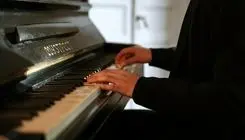 رسیتال پیانو «رامین رضایی» روی صحنه تالار رودکی می‌رود