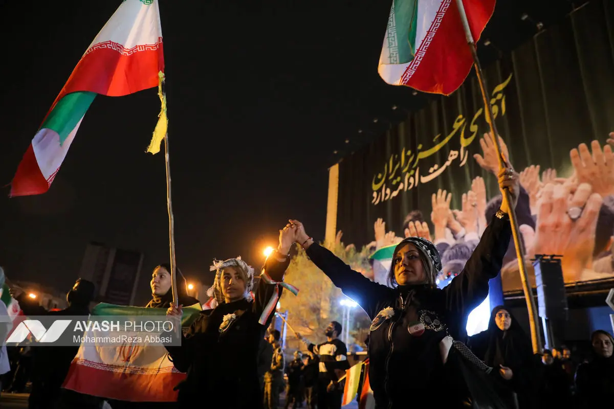 هفتمین شب تجمع مردم تهران در سوگ رهبر شهید