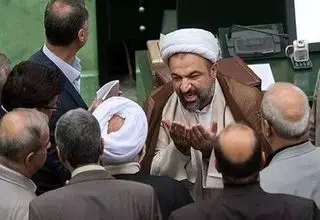 چالش و چنددستگی در داخل، قطعا کشور را ضربه‌پذیر می‌کند