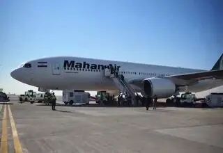 هواپیمای حامل پیکر رهبر شهید فرودگاه نجف را به مشهد ترک کرد