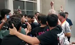 محاصره گل محمدی توسط سلفی بگیران