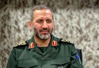 عکس دیده نشده از فرمانده هوافضای سپاه و رهبر شهید انقلاب