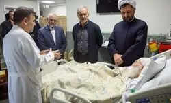 عیادت دکتر پزشکیان از حضرت آیت‌الله العظمی نوری همدانی