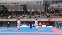 مدال نقره بر گردن بیتا جواهری