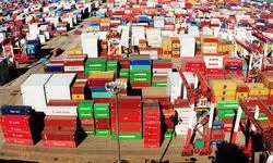 خروج ۸۷ هزار و ۵۳ دستگاه کامیون و ۲ هزار و ۲۶۱ واگن حامل کالاهای اساسی از گمرکات کشور 