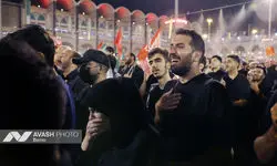 فیلم کامل اقامه نماز بر پیکر رهبر شهید توسط آیت‌الله حکیم