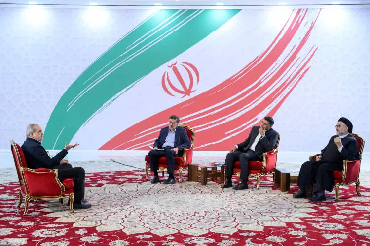 مداخلات رهبری مانع از دعوای قوا و بهم ریختن شرایط بوده است