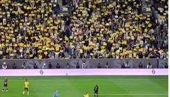 پلاکارد "شماره ۷" هواداران النصر در حمایت از رونالدو