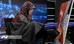 او روی «پاهایش» ایستاده است