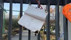 درب اصلی دانشگاه تهران برای شهدای دانش‌آموز میناب تغییر کرد +عکس